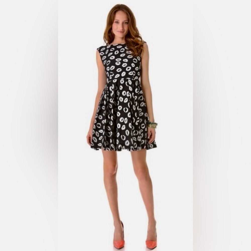 Alice + Olivia Chic Black and White Allegra Lip Print Fit & Flair Midi Dress